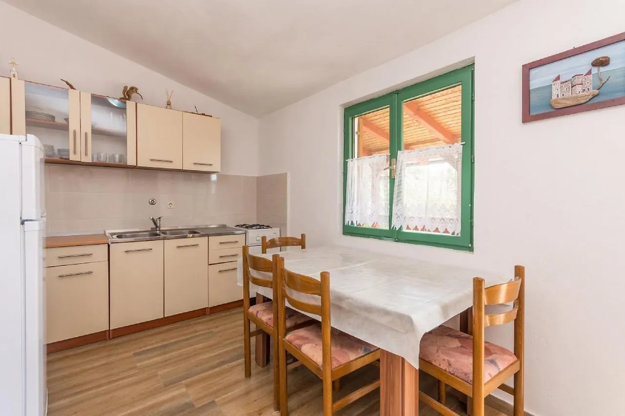 Vila House Bellatrix Tkon 0*,